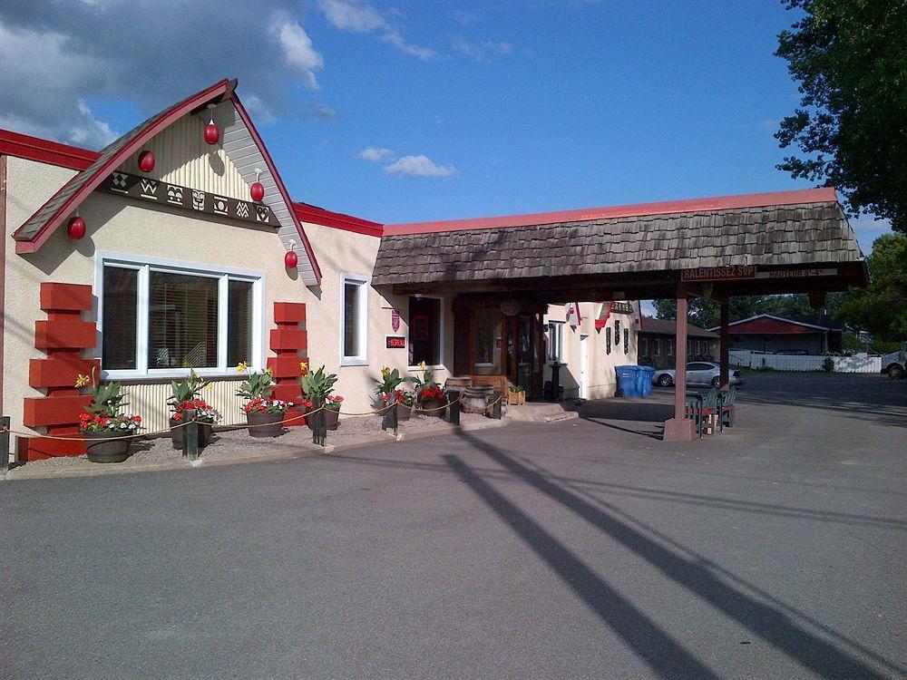 Hotel-Motel Coconut Trois-Rivieres Exterior photo
